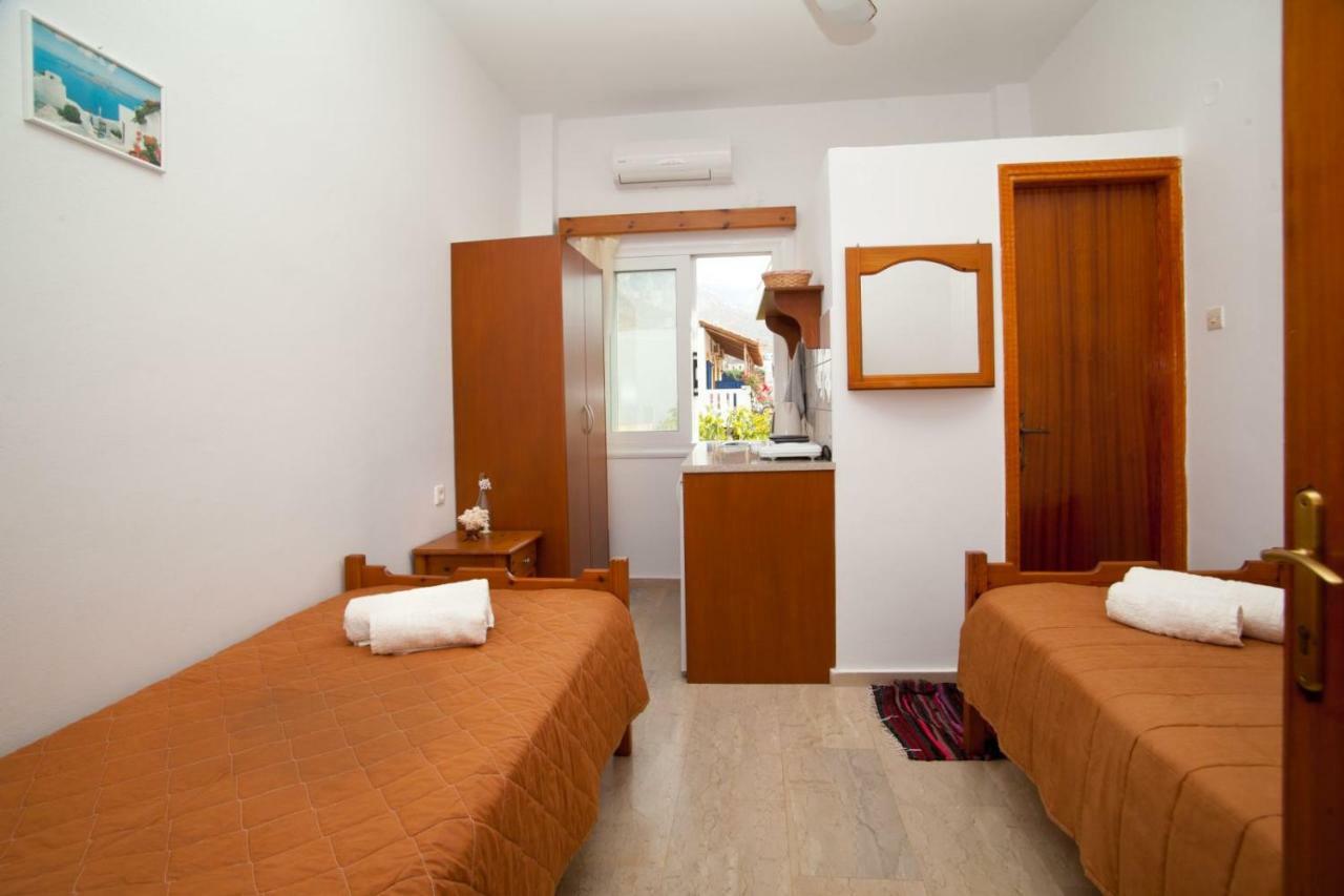 Ferienwohnung Manolakis Pizanias Emborios Exterior foto