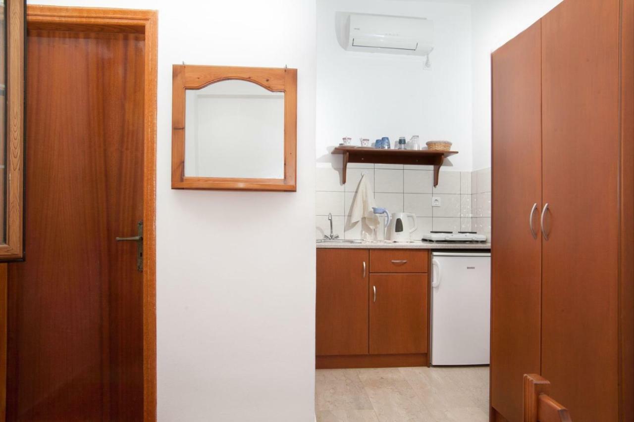Ferienwohnung Manolakis Pizanias Emborios Exterior foto